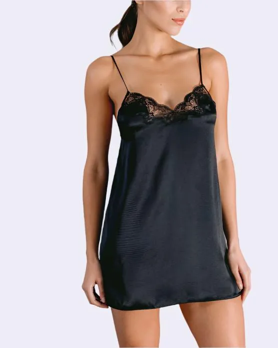 Amanda, Nightgown in black satin silk and Leavers lace