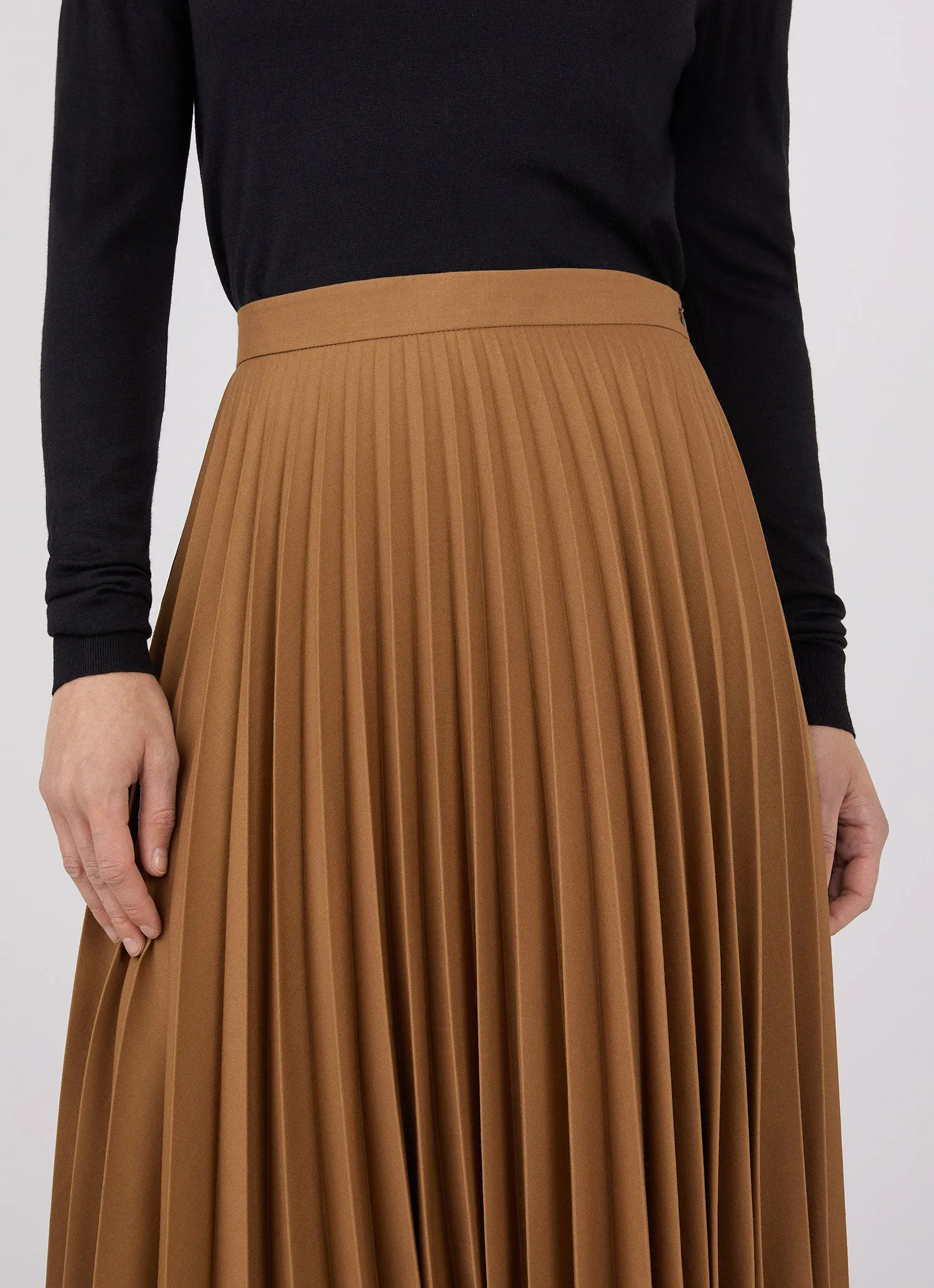 Women's Pleated Skirt in Dark Tan